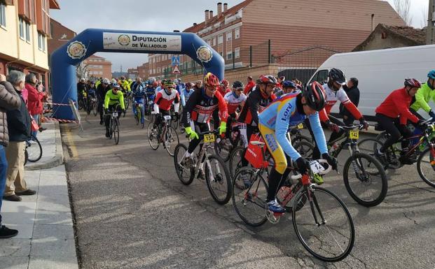 Salida de la carrera en La Cistérniga. 