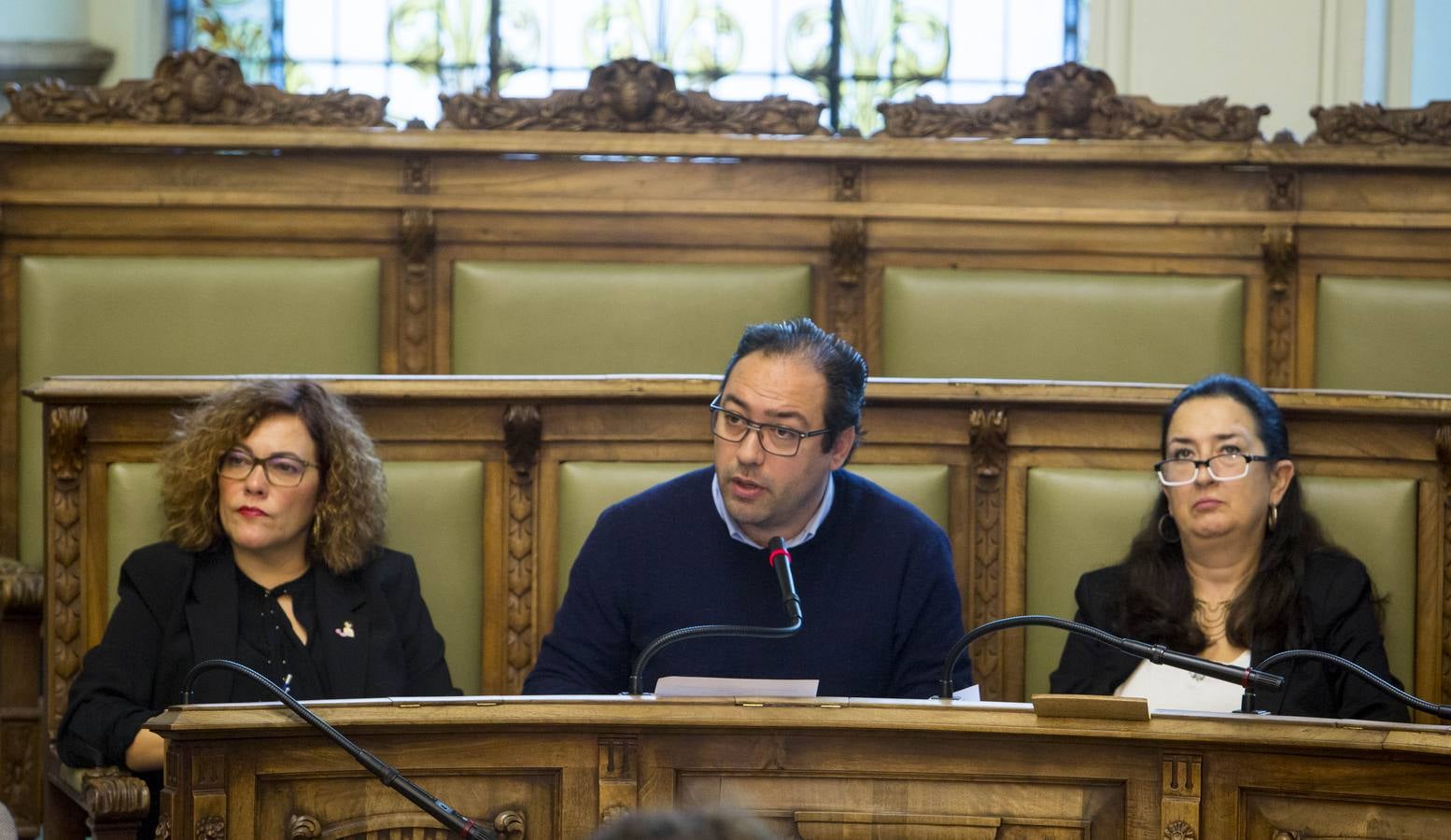 El pleno ha aprobado hoy una moción por la que insta al Gobierno de España a modificar el Reglamento General de Circulación para conseguir que se implante en todas las ciudades el límite de velocidad de 30 kilómetros por hora, para intentar reducir las tasas de accidentes