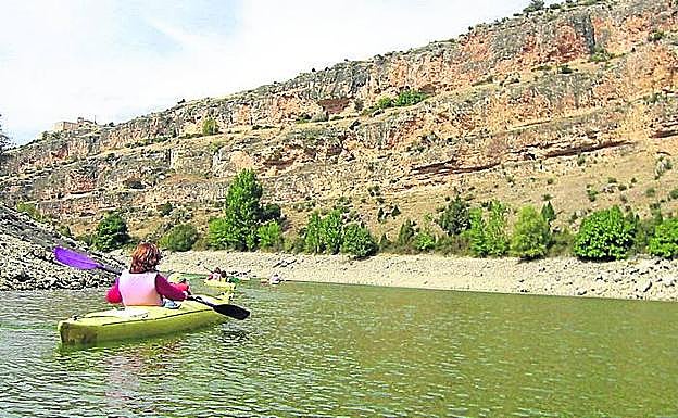Piraguas en las Hoces del río Duratón. 