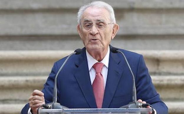 El ministro de Transportes y Comunicaciones en el gobierno de Suárez, Salvador Sánchez Terán. 