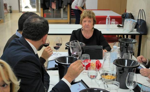 La enóloga María Isabel Mijares fue la directora de la cata de los Premios Magnum 2018. 