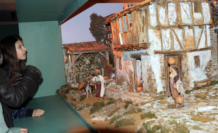 Fotos: Belén en la iglesia de las Angustias de Valladolid