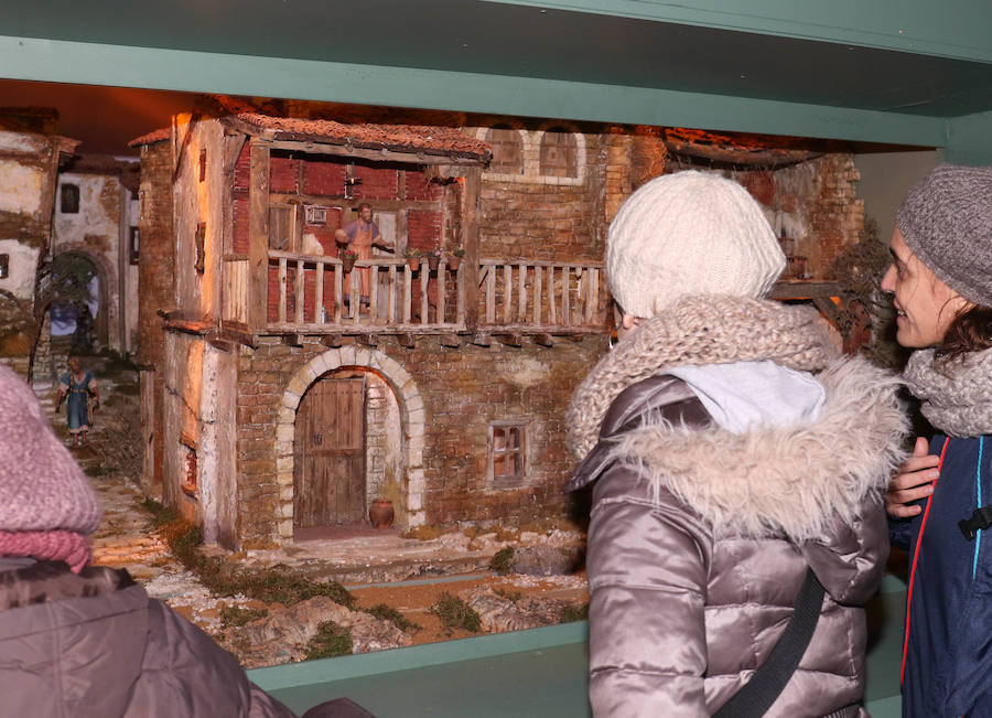 Fotos: Belén en la iglesia de las Angustias de Valladolid