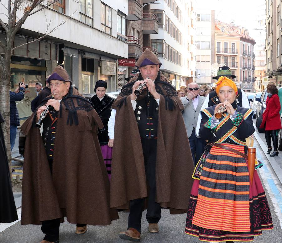 Fotos: Procesión de la Casa de Zamora en Valladolid con la Virgen de la Concha