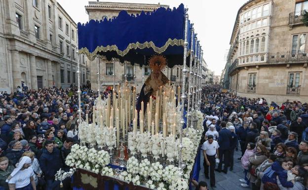 El palio de la Virgen de la Hermandad de Jesús Despojado.