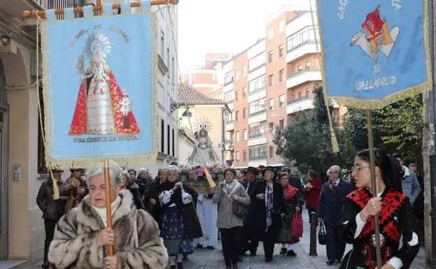 Multitud de feligreses honran a la Virgen de la Concha. 
