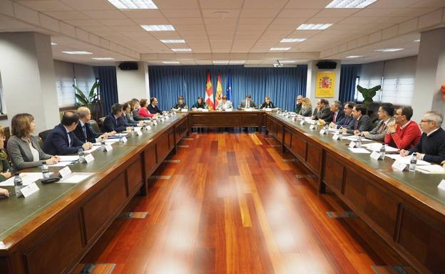 Fomento recibe el proyecto del tercer carril de la A-62 entre Dueñas y Tordesillas