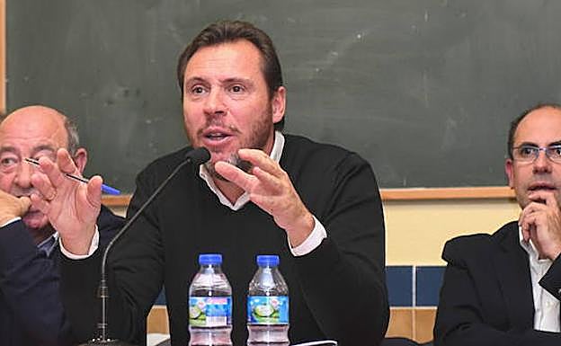 Puente siente «lástima» porque León de la Riva «no ha aprendido nada» y alivio porque Valladolid se ha «librado» de él