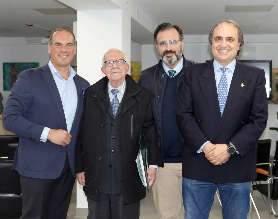 El Colegio Oficial de Veterinarios de Valladolid premia a José Luis Lera, Pedro Iturralde, Luis Laforga y Maribel Rodicio