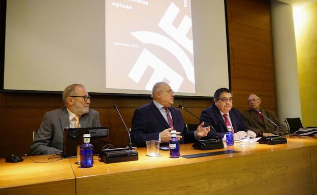 Miembros de la Cámara de Comercio y del Colegio de Economistas de Madrid presentaron la encuesta. 