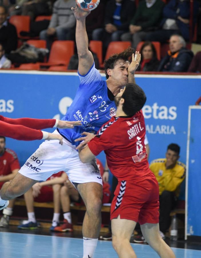 Un gol inverosímil de Dani Pérez desde la esquina, sin ángulo y a falta de dos segundos para finalizar el partido evitó la debacle en Huerta del Rey 