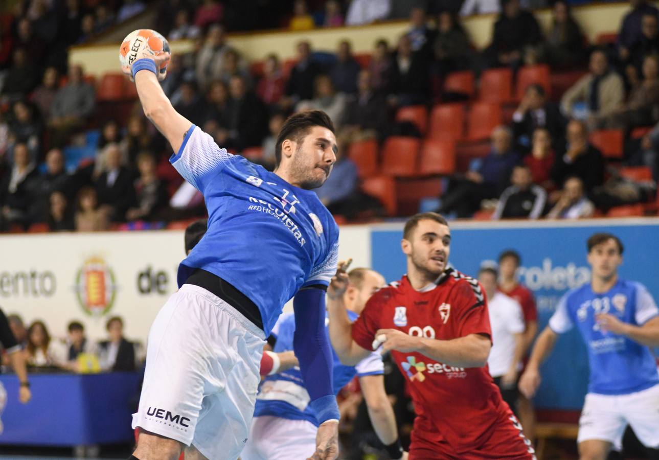 Un gol inverosímil de Dani Pérez desde la esquina, sin ángulo y a falta de dos segundos para finalizar el partido evitó la debacle en Huerta del Rey 