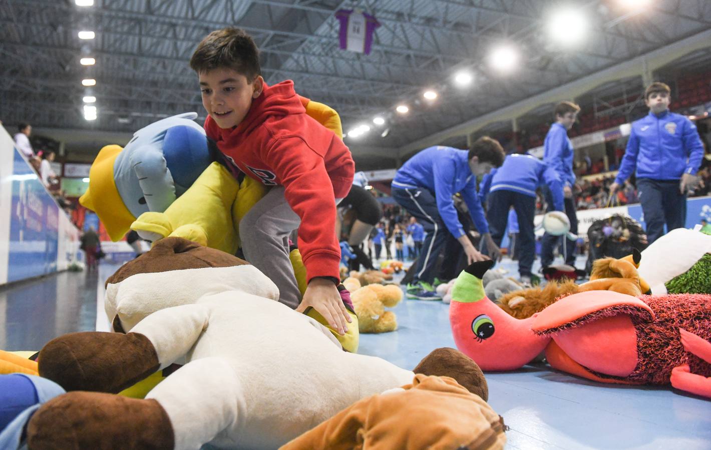 Un gol inverosímil de Dani Pérez desde la esquina, sin ángulo y a falta de dos segundos para finalizar el partido evitó la debacle en Huerta del Rey 