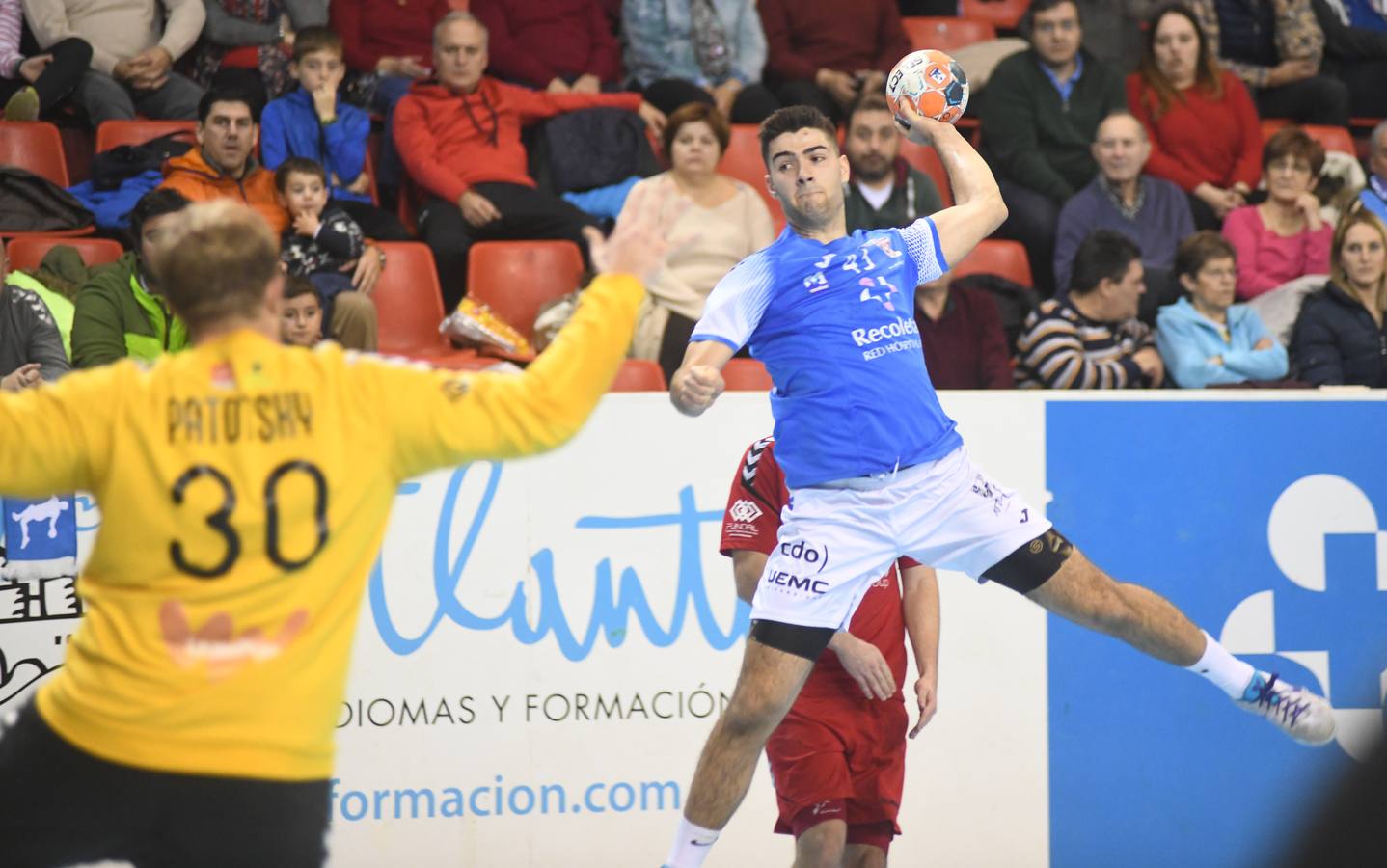 Un gol inverosímil de Dani Pérez desde la esquina, sin ángulo y a falta de dos segundos para finalizar el partido evitó la debacle en Huerta del Rey 