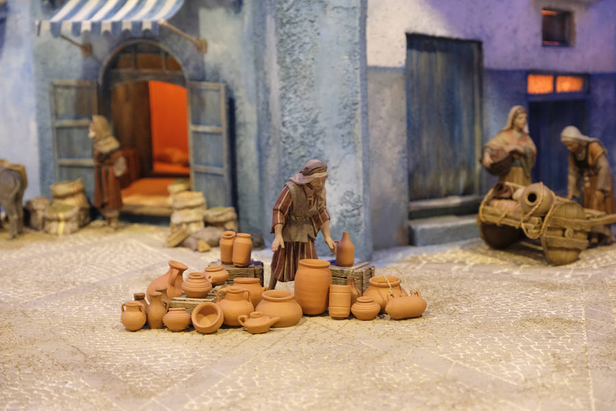 Cerca de 300 figuras artesanas se reparten por ocho escenas bíblicas ambientadas en la «ciudad azul» marroquí de Chefchaouen