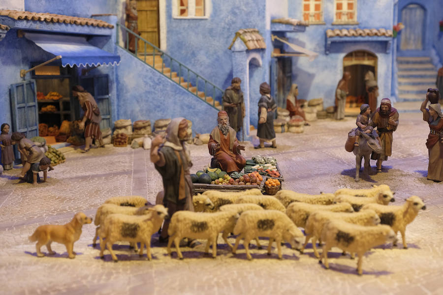 Cerca de 300 figuras artesanas se reparten por ocho escenas bíblicas ambientadas en la «ciudad azul» marroquí de Chefchaouen