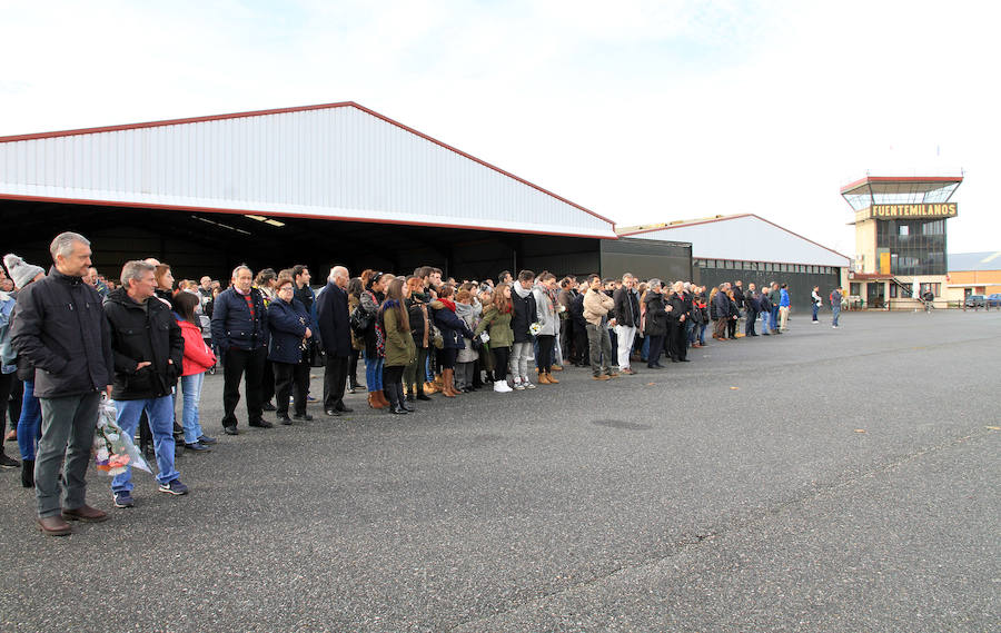 Fotos: Homenaje a José Antonio González en el aeródromo de Fuentemilanos