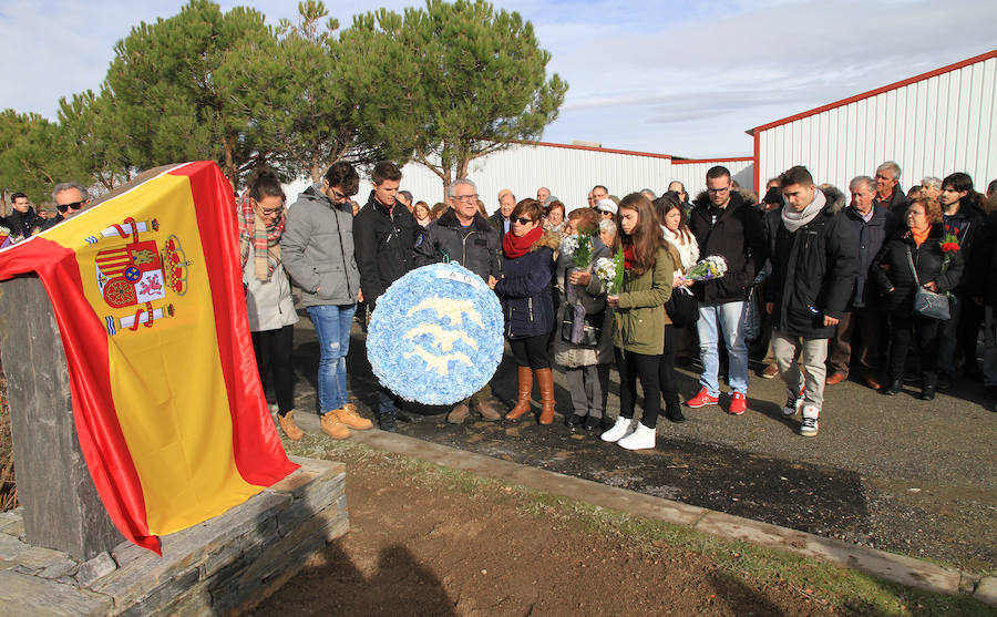 Fotos: Homenaje a José Antonio González en el aeródromo de Fuentemilanos