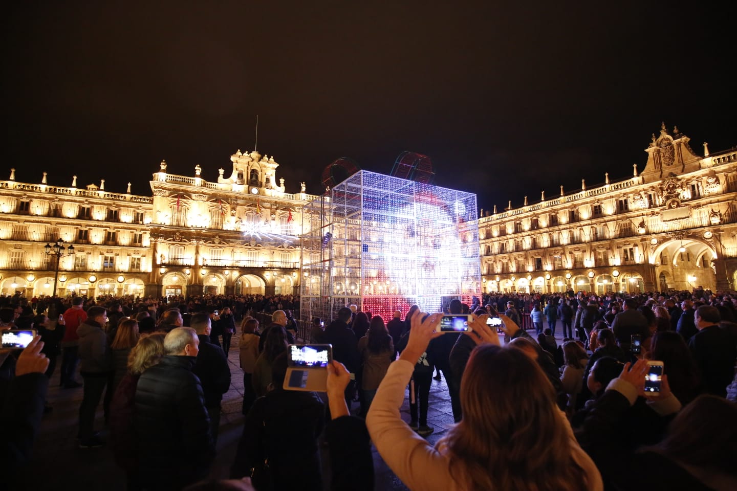 Fotos: El brillo de la Navidad deslumbra en la Plaza Mayor de Salamanca