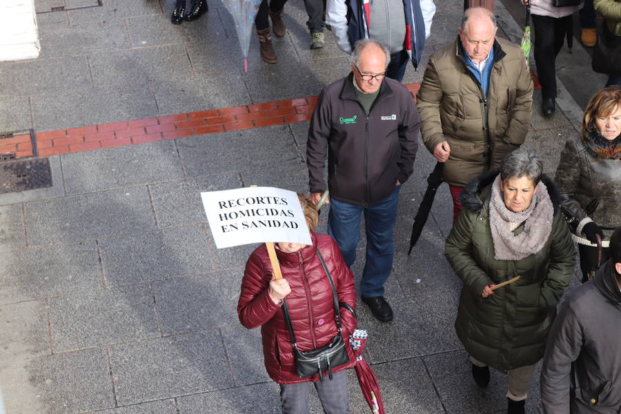 Fotos: 3.000 personas salen a la calle en Burgos para defender la Atención Primaria