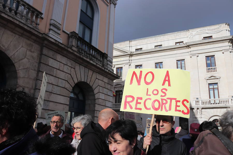 Fotos: 3.000 personas salen a la calle en Burgos para defender la Atención Primaria