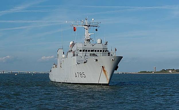 Alerta en Gibraltar por una embarcación española que siguió a un submarino nuclear británico