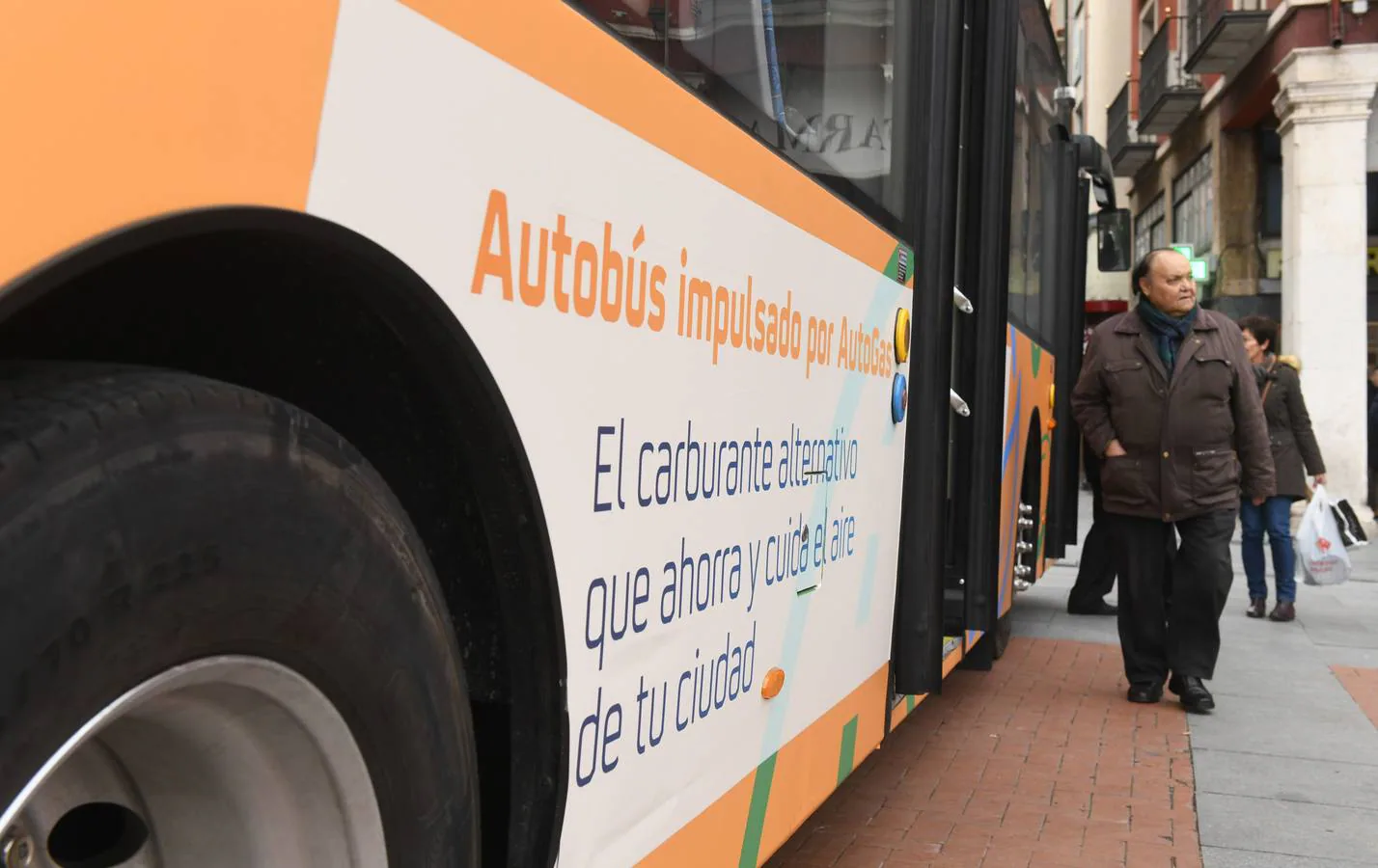 Valladolid se convierte en la primera ciudad de España que probará en su red de transporte público un autobús de estas características