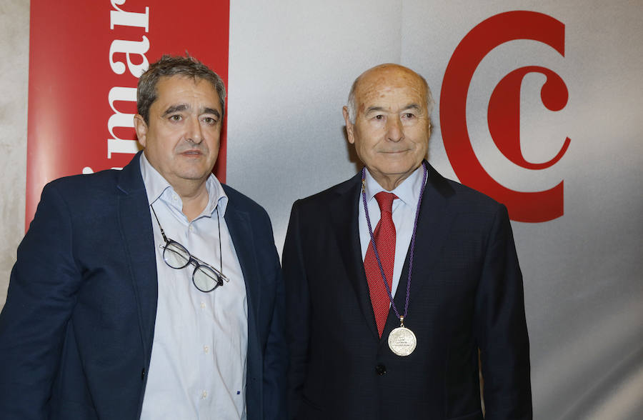 Fotos: Vicente Villagrá recibe la medalla de honor de la Cámara de Comercio de Palencia