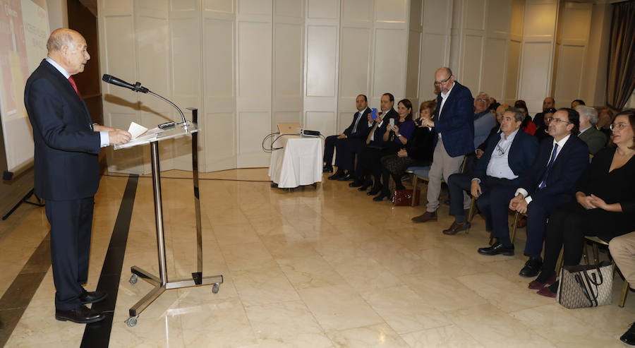 Fotos: Vicente Villagrá recibe la medalla de honor de la Cámara de Comercio de Palencia