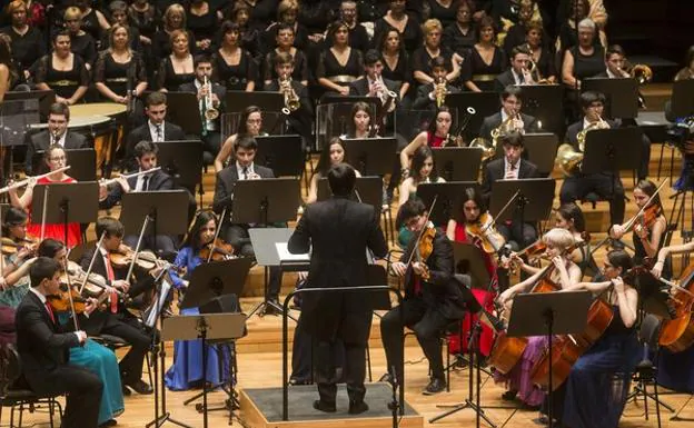 Imagen principal - Momentos del concierto en el Auditorio Miguel Delibes de Valladolid.
