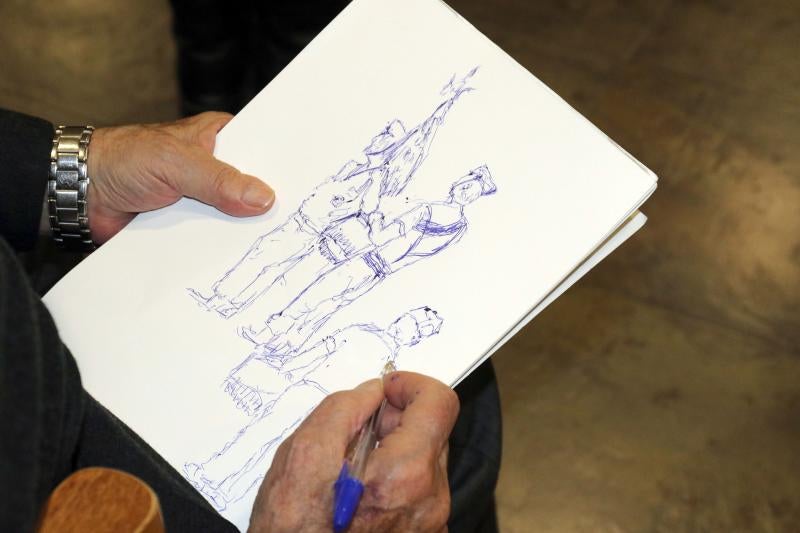 Un grupo de exlegionarios han visitado este domingo a los ancianos de la residencia Orpea de la capital vallisoletana para felicitarles la navidad. 