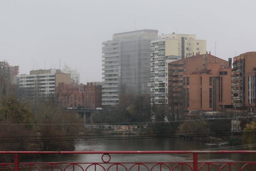 Fotos: La niebla, protagonista del día de Nochebuena en Valladolid