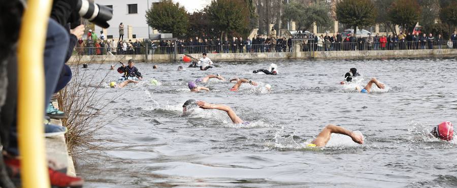Fotos: Chapuzón Navideño en la dársena