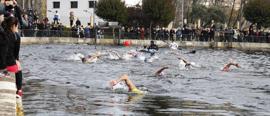 Fotos: Chapuzón Navideño en la dársena