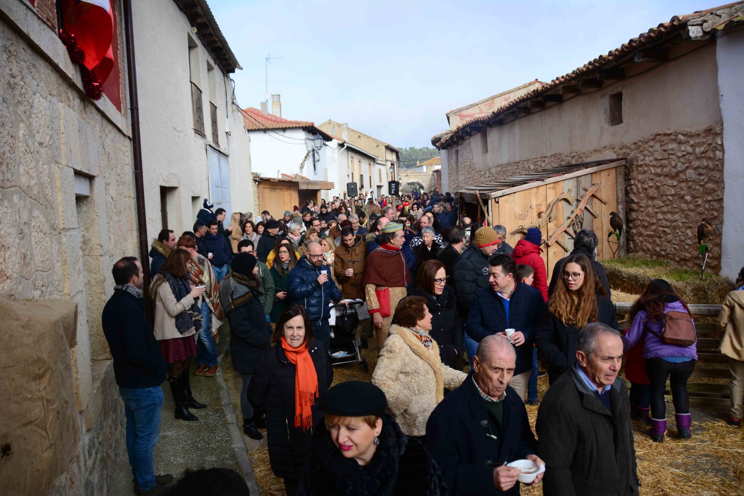 Sesenta actores y la representación de hasta 13 oficios castellanos se han dado cita en esta localidad de Torozos con motivo de la Navidad