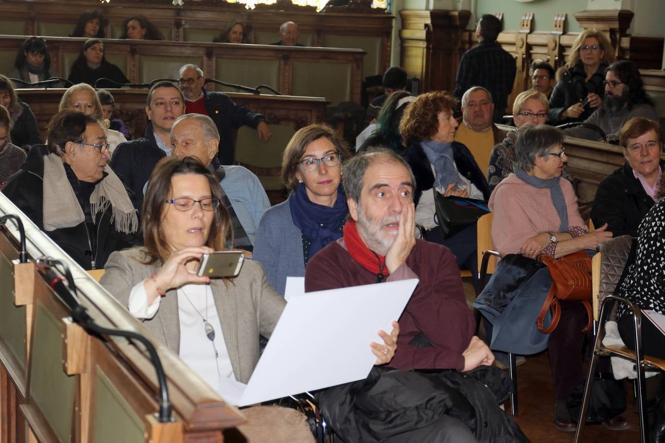El sorteo se celebró ante notario en el Salón de Plenos del Ayuntamiento | También se resolvió el concurso de escaparates, cuyo primer premio, de mil euros, recayó en la librería 'En un bosque de hojas'
