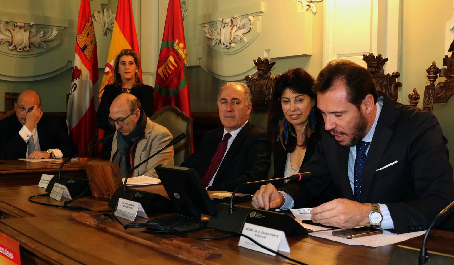 El sorteo se celebró ante notario en el Salón de Plenos del Ayuntamiento | También se resolvió el concurso de escaparates, cuyo primer premio, de mil euros, recayó en la librería 'En un bosque de hojas'