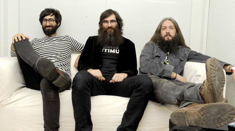 Desde la izquierda, Guillermo Aragón, Javier Vielba y Rubén Marrón, músicos de Arizona Baby. 