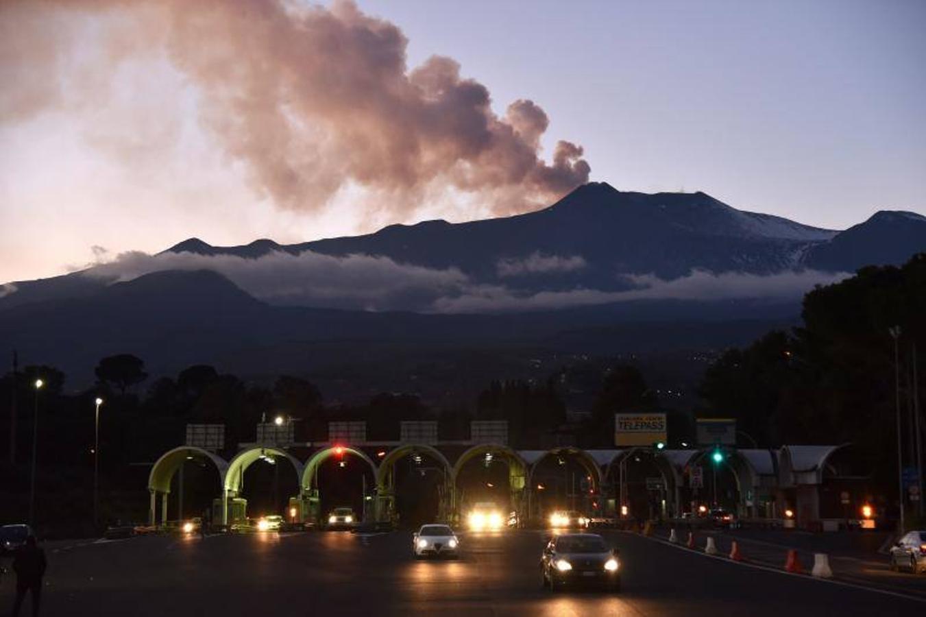 El presidente de la región italiana declara el estado de calamidad después del terremoto de 4,8 grados vinculado a la erupción del volcán