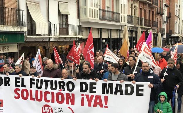 Manifestacion de los trabajadores de la fabrica Isowat Made en Medina del Campo, Valladolid. 