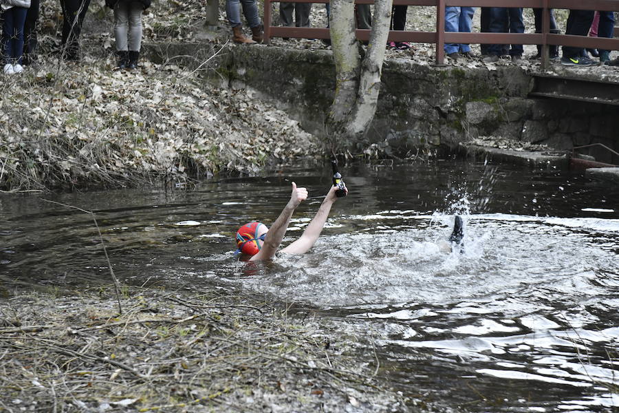 Fotos: Chapuzón en el río Gudillos para despedir 2018