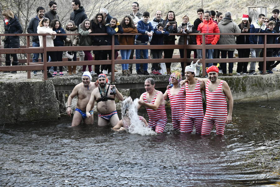 Fotos: Chapuzón en el río Gudillos para despedir 2018