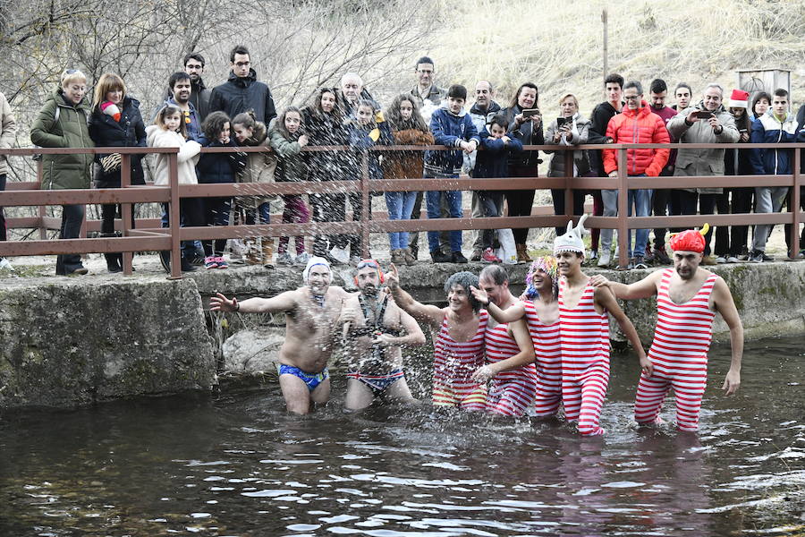 Fotos: Chapuzón en el río Gudillos para despedir 2018