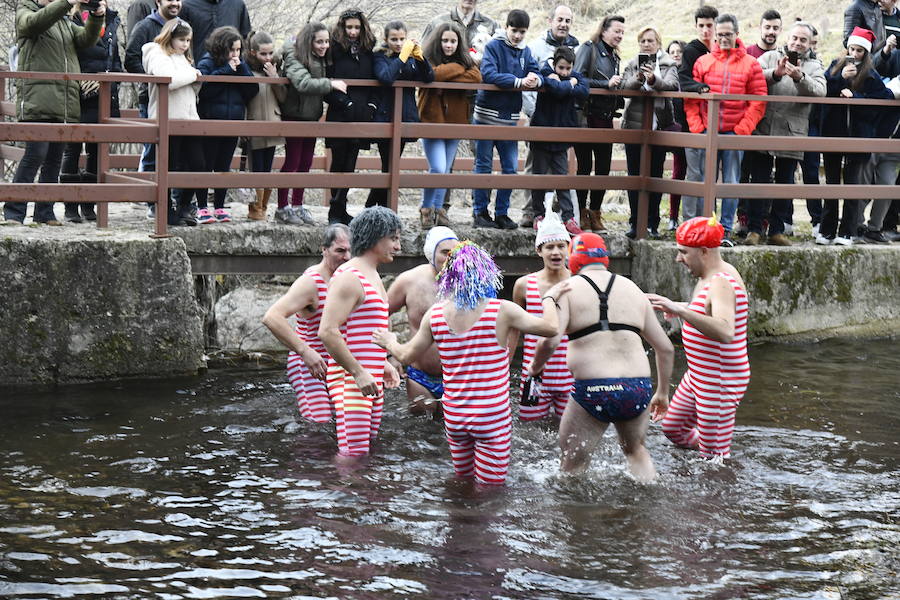 Fotos: Chapuzón en el río Gudillos para despedir 2018