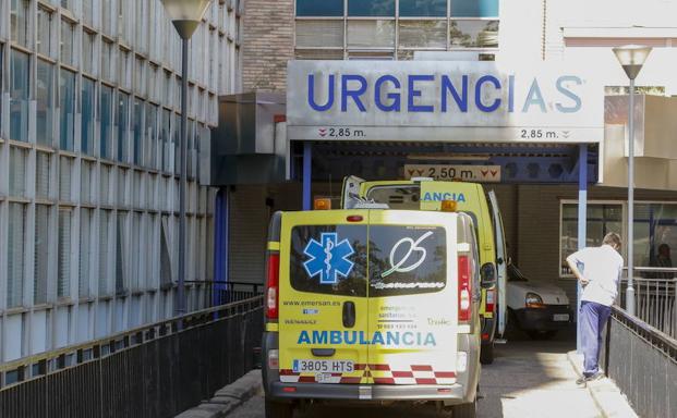 Entrada de las ambulancias a Urgencias del Hospital Virgen de la Vega