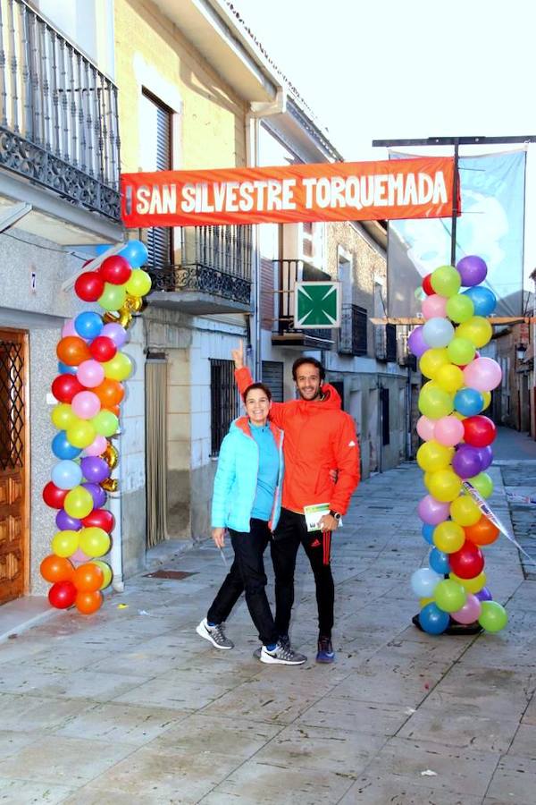 Fotos: Vistosa San Silvestre en Torquemada