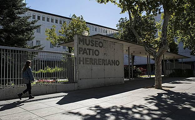 Entrada al Museo Patio Herreriano, que da a la alle Jorge Guillén. 