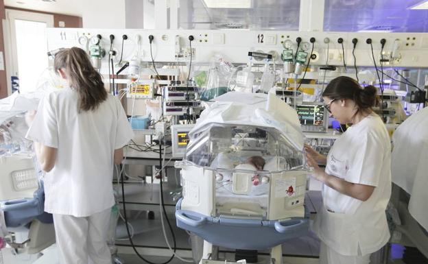 Una de las zonas de la UCI Pediátrica del Complejo Asistencial de Salamanca. 