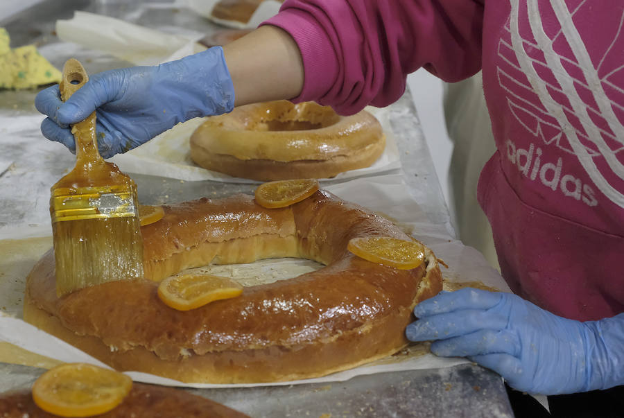 La Asociación Provincial de Empresarios de Confitería de Valladolid calcula que en estas fechas se venderán unos 100.000 roscones de reyes artesanos