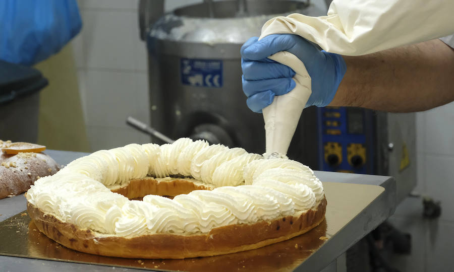 La Asociación Provincial de Empresarios de Confitería de Valladolid calcula que en estas fechas se venderán unos 100.000 roscones de reyes artesanos